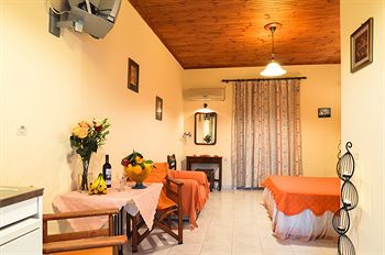 Artemis Studios And Apartments Psarou  Екстер'єр фото